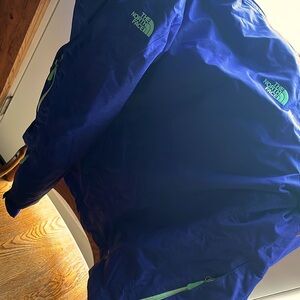 north-face rain jacket women’s size small with removable insulated liner